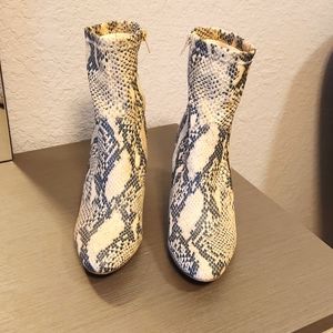 Steve Madden White/cream Snake Print booties